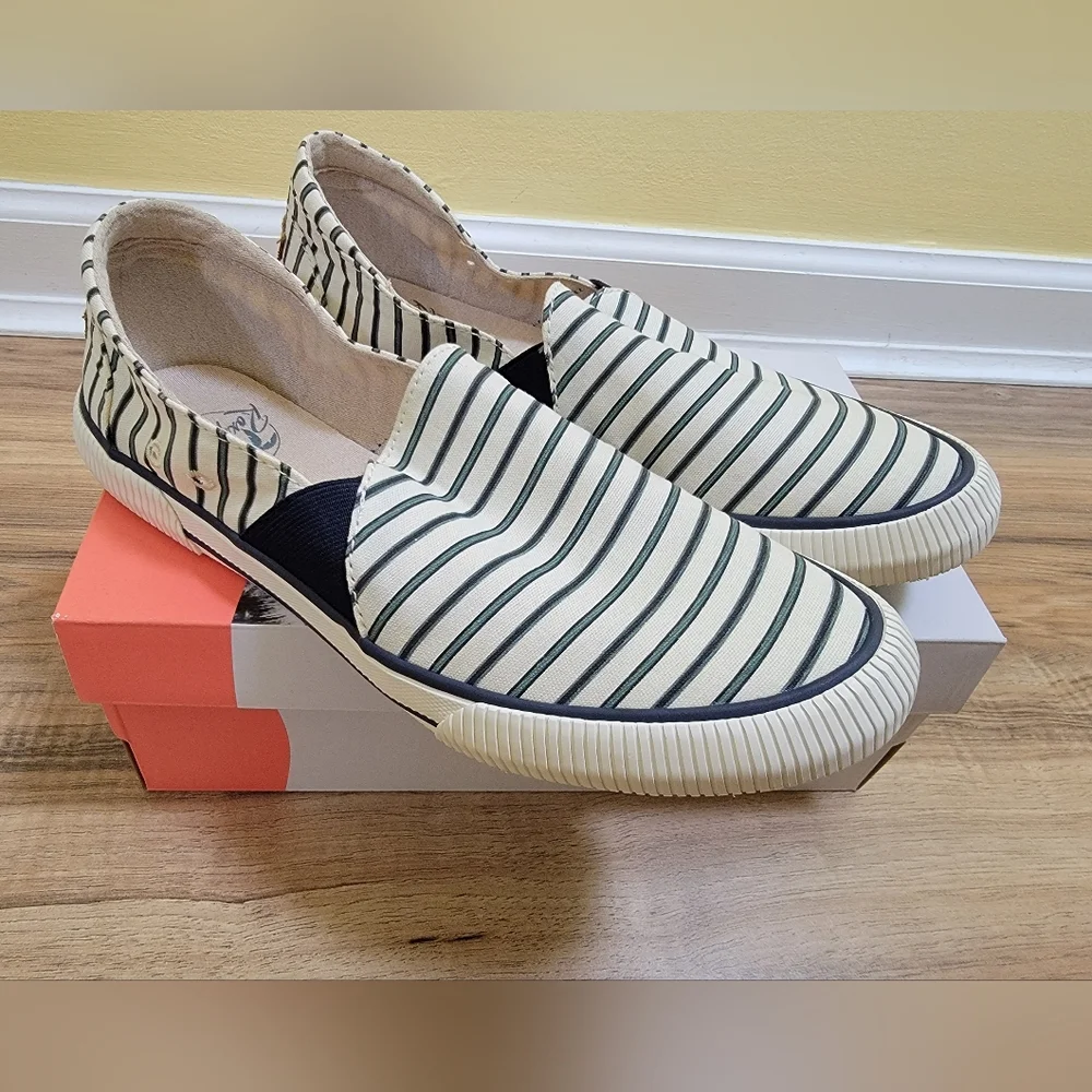 Roxy Women's Brayden Slip on Sneaker Shoe, size US 7.5 - Picture 1 of 6